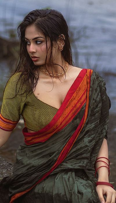 Srushti Bannatti Captivates In Wet Saree With Sultry Charm