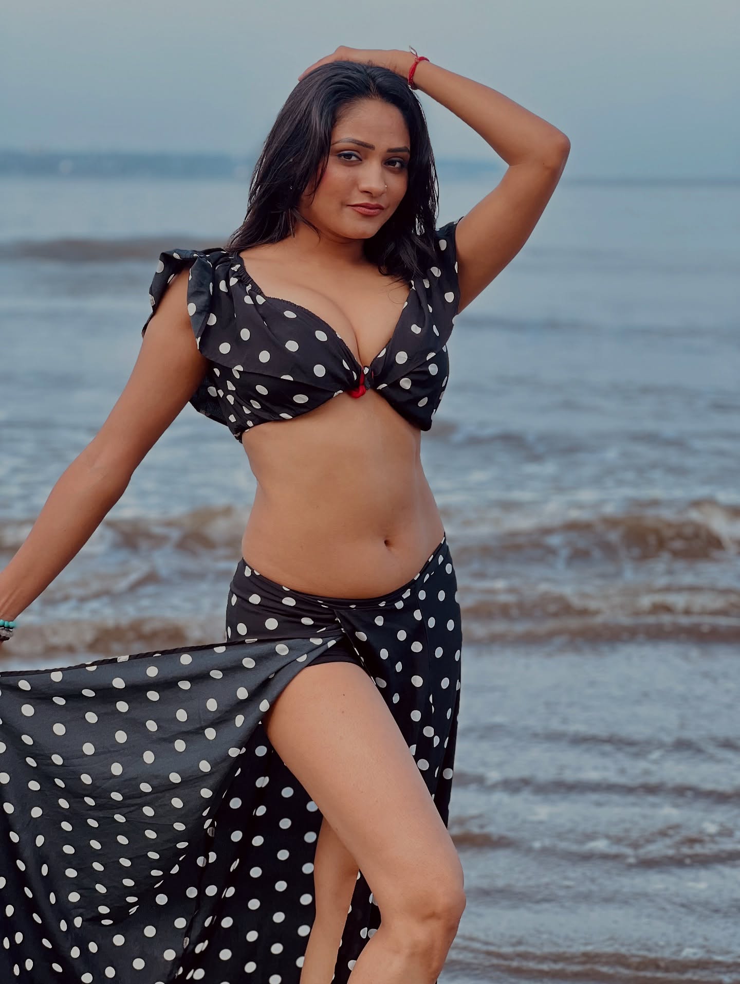 Swetha Sharma Hot Cleavage Look At The Beach