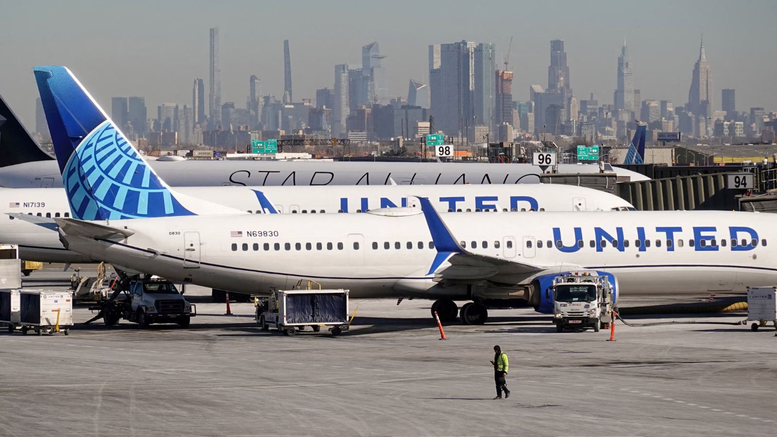 United flight overshoot Roanoke runway