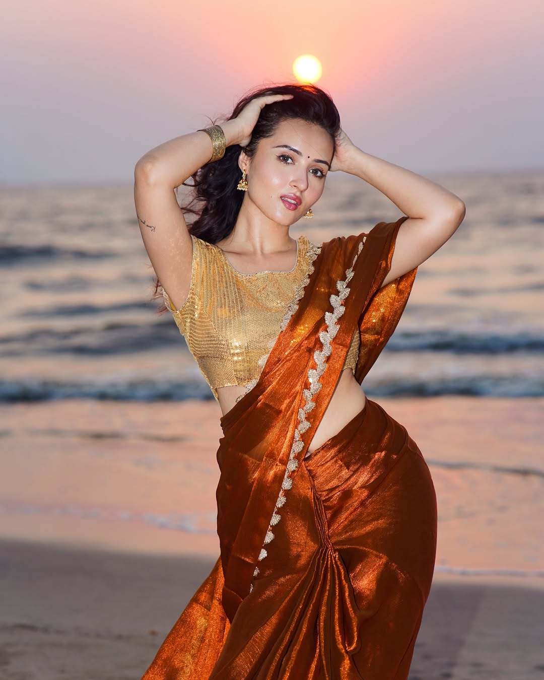 The Actress Looks Stunning On The Beach