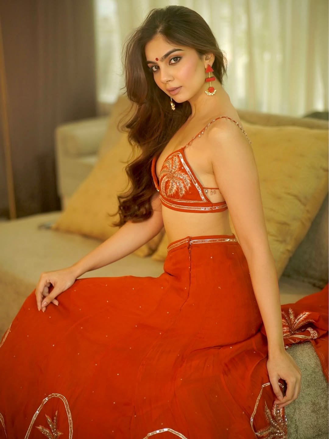 Viddhi Giri Shows Off Her Toned Abs In A Choli