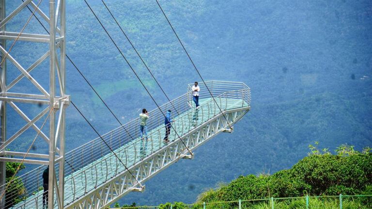 Vizag Kailasagiri glass bridge view