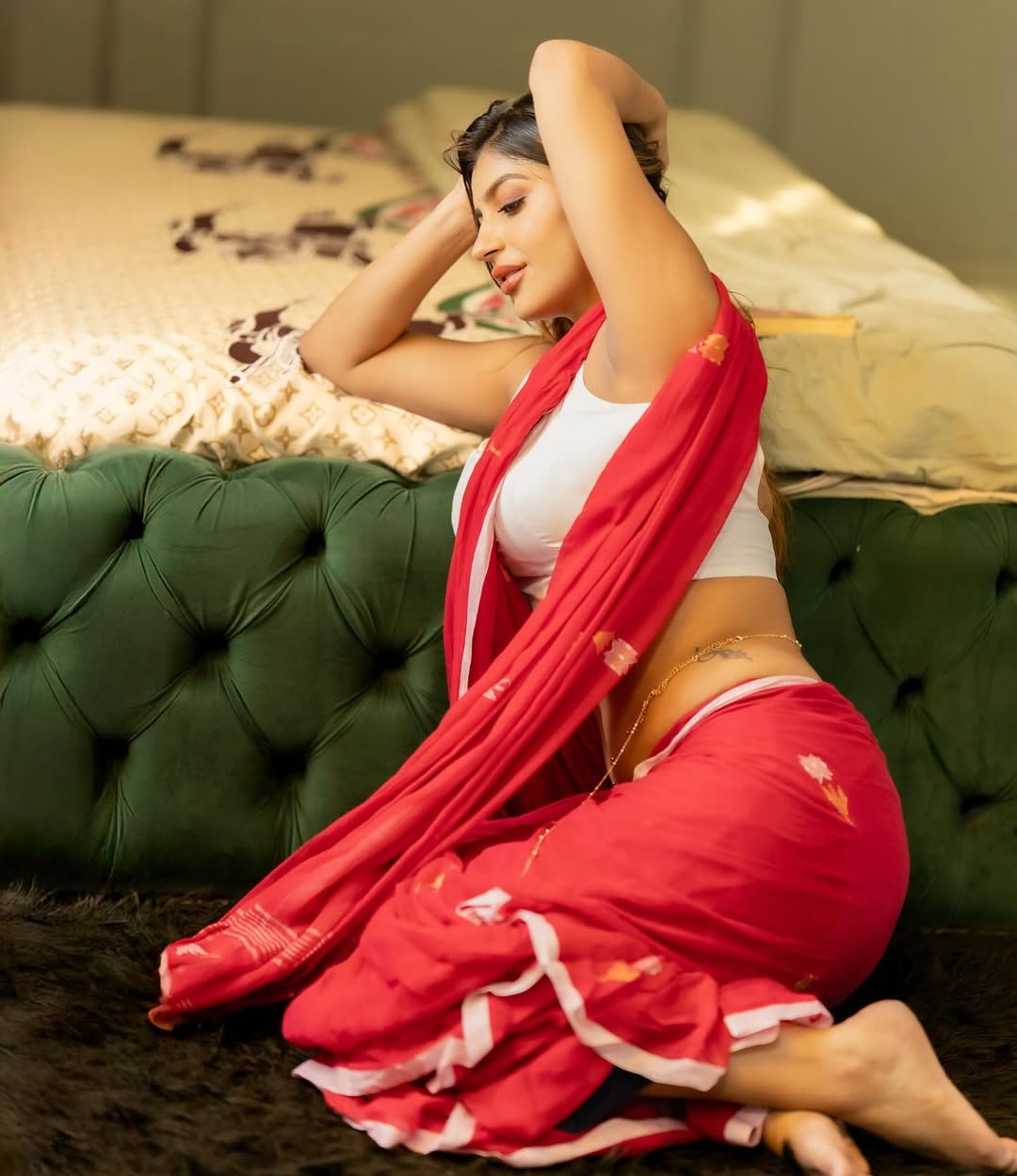 Yashikaa Annand stuns flaunting her perfect waist gracefully.
