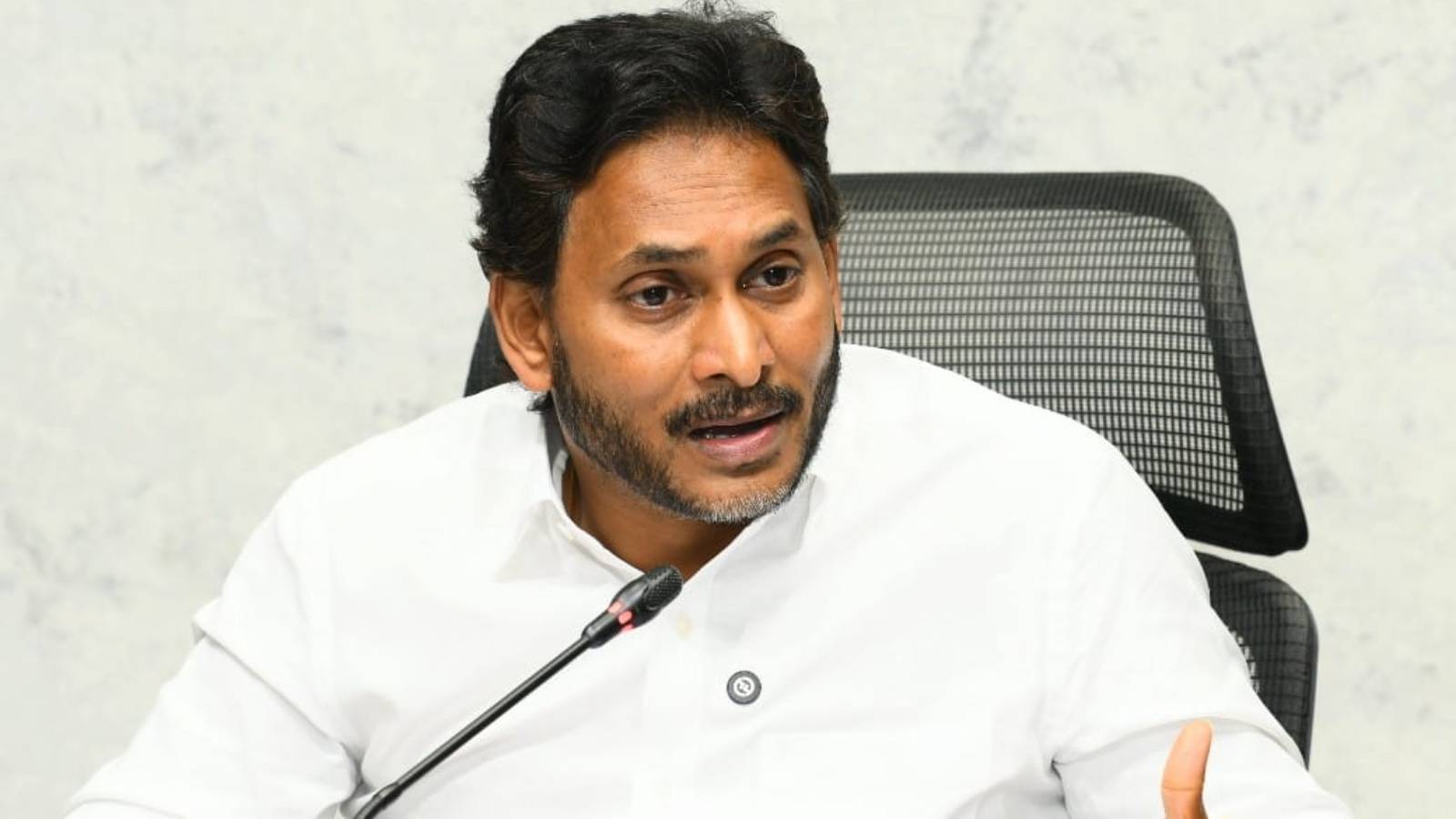 YS Jagan criticises Chandrababu Naidu