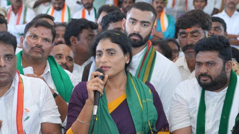 YS Raja Reddy with YS Sharmila in Kurnool