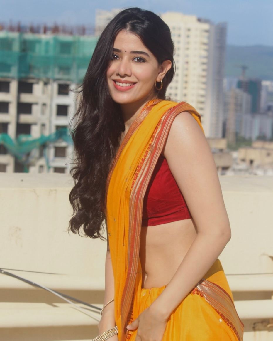 Aarti Chikara Stuns In Yellow Saree Look