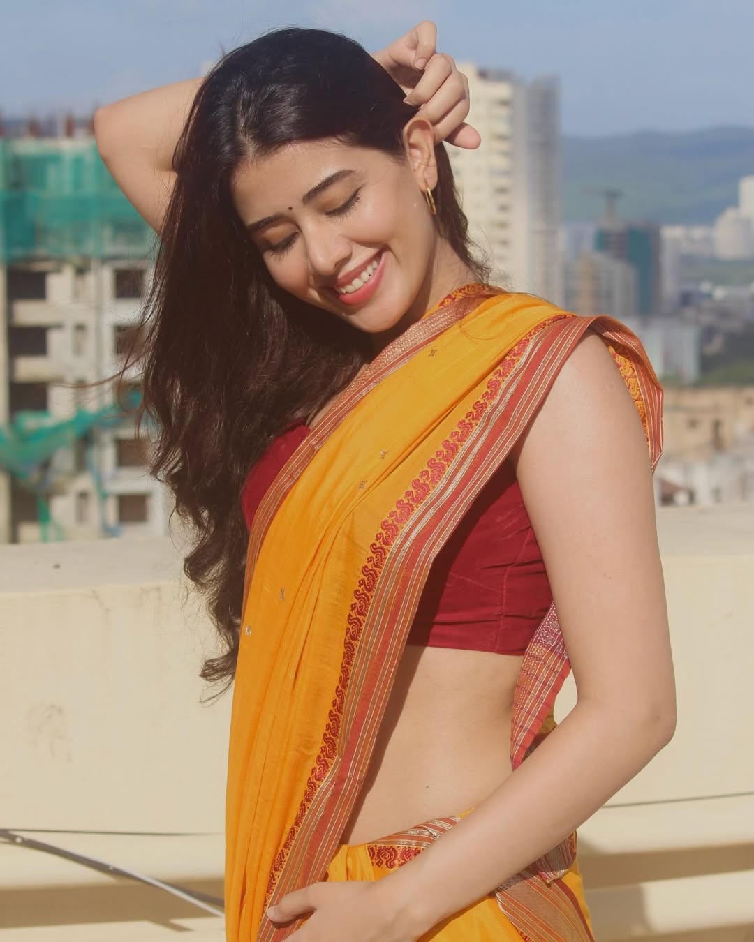 Aarti Chikara Desi Glamour In Yellow Saree