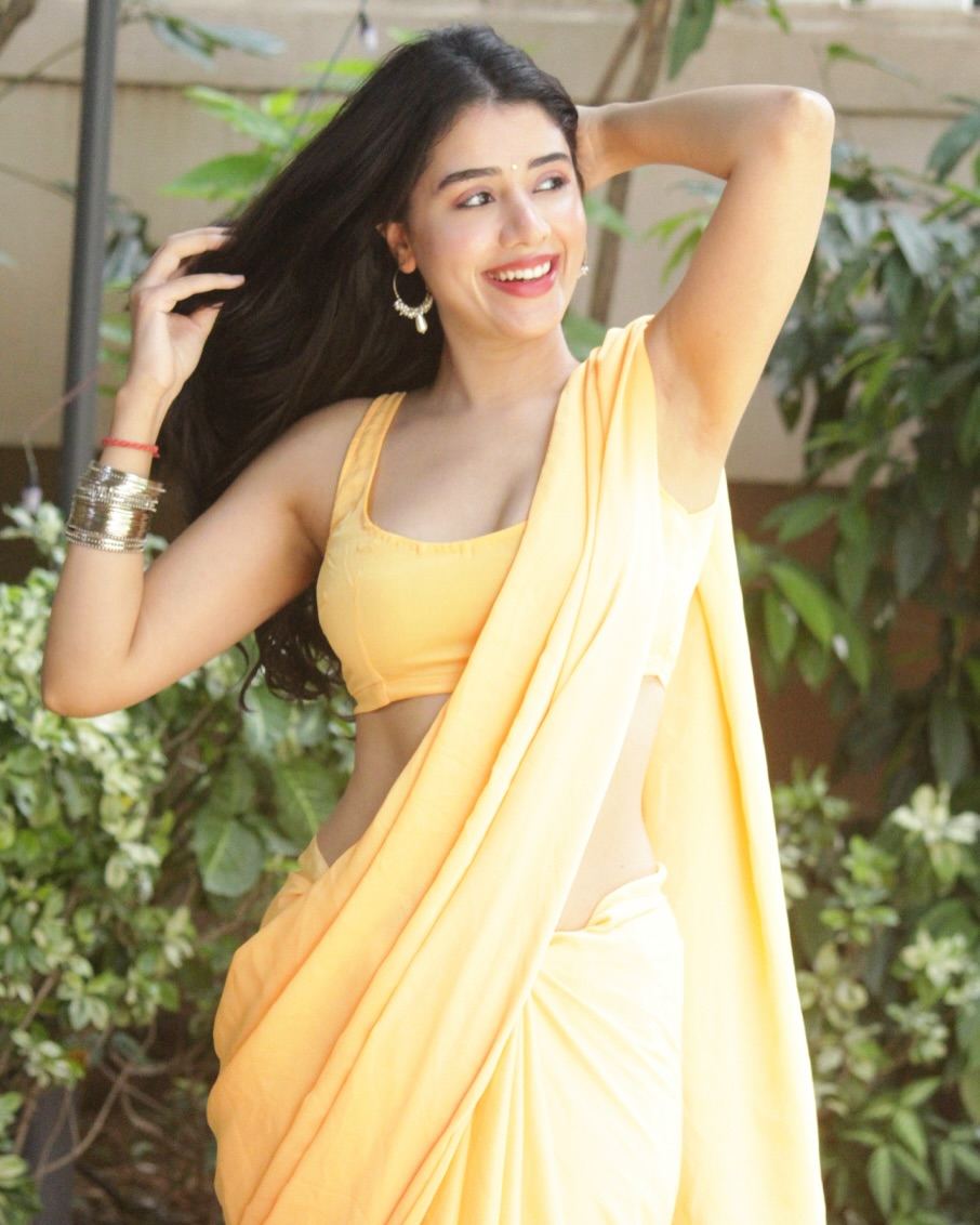 Aarti Chikara Yellow Saree Glow