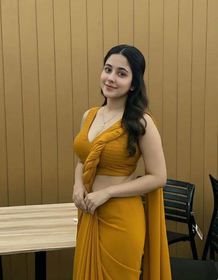Aastha Saraf Glamorous Indian Outfit