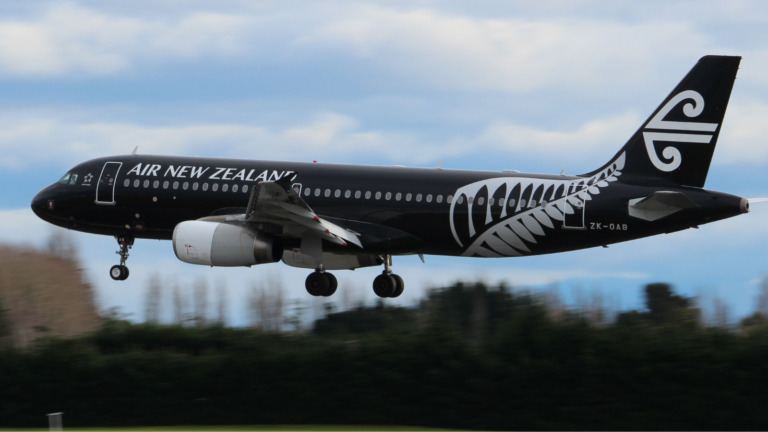 Air New Zealand aircraft returns to Auckland