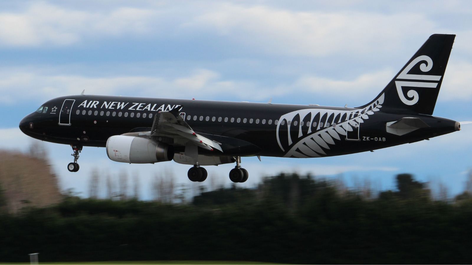 Air New Zealand aircraft returns to Auckland