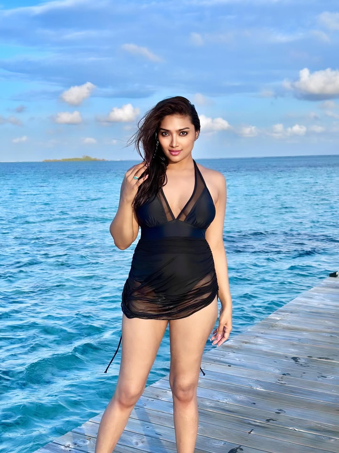 Aishwarya Devan Bold Pose By The Ocean