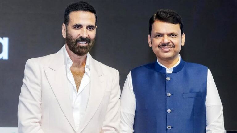 Akshay Kumar and CM Fadnavis laughing at event
