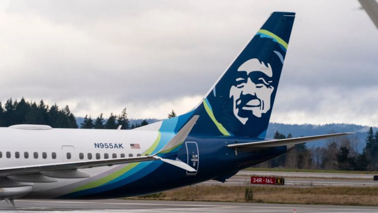 Alaska Airlines IT outage grounds flights