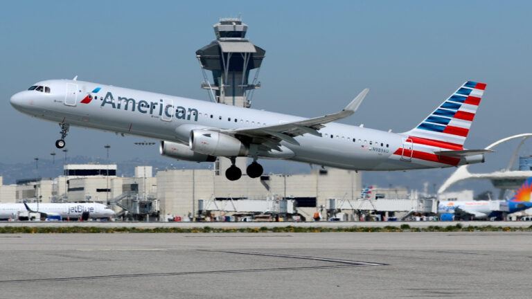 American Airlines flight delays report