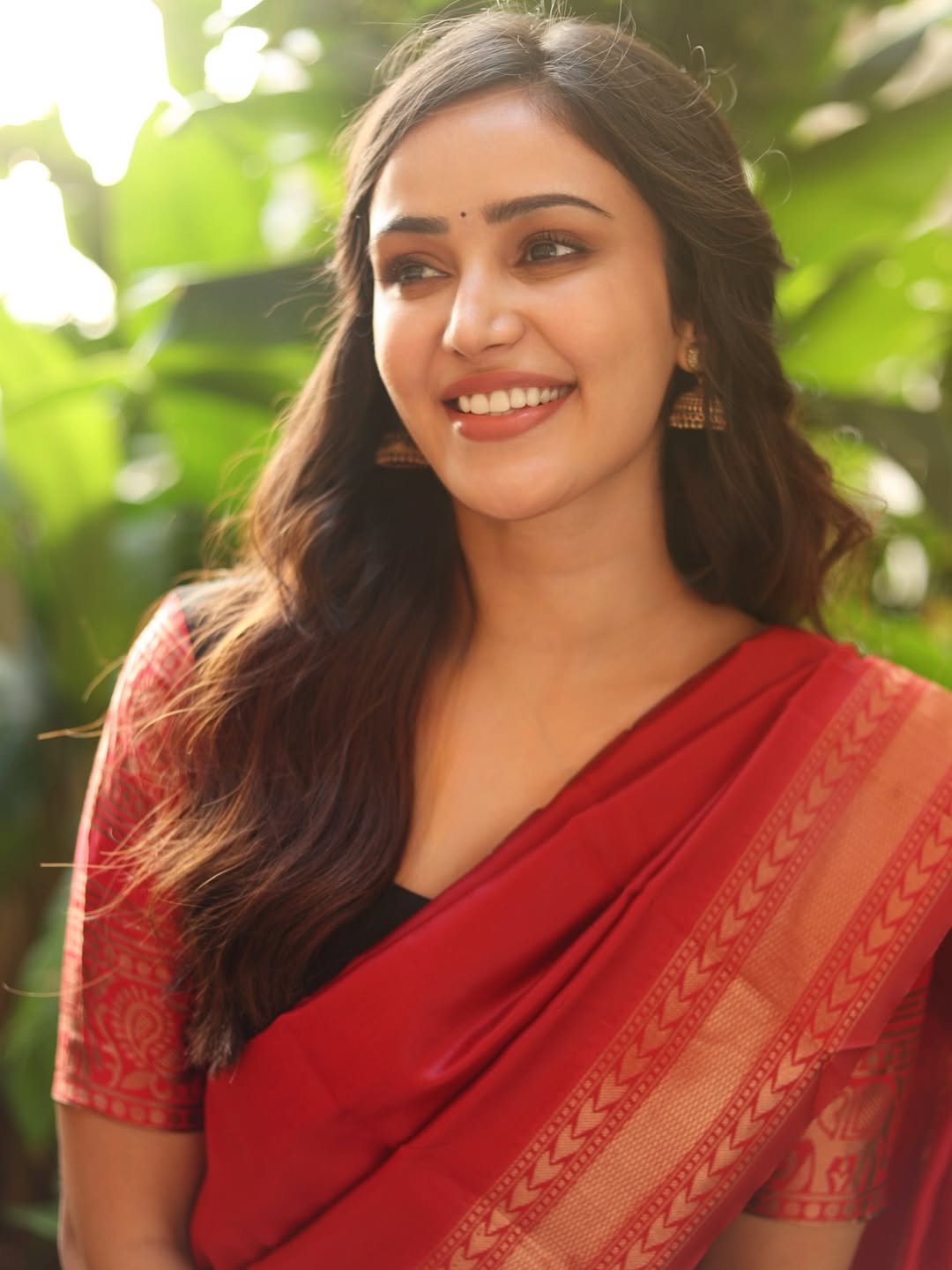 Anaira Gupta’s Elegant Traditional Avatar