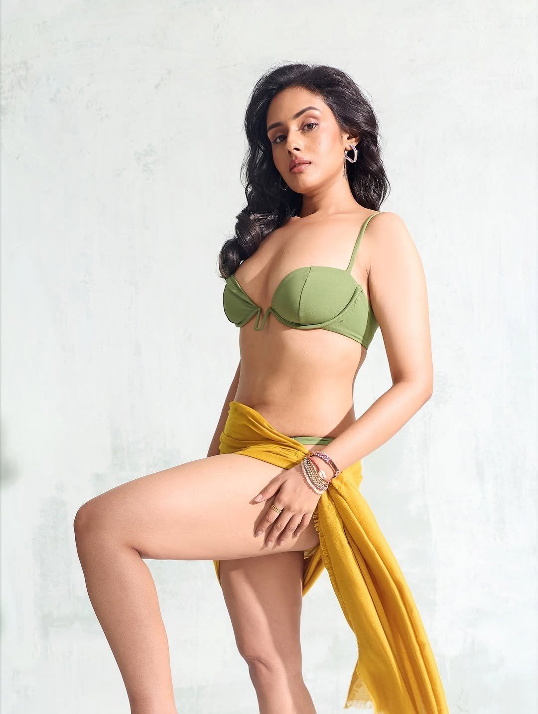 Anushka Janarthanan In Yellow Drape Look