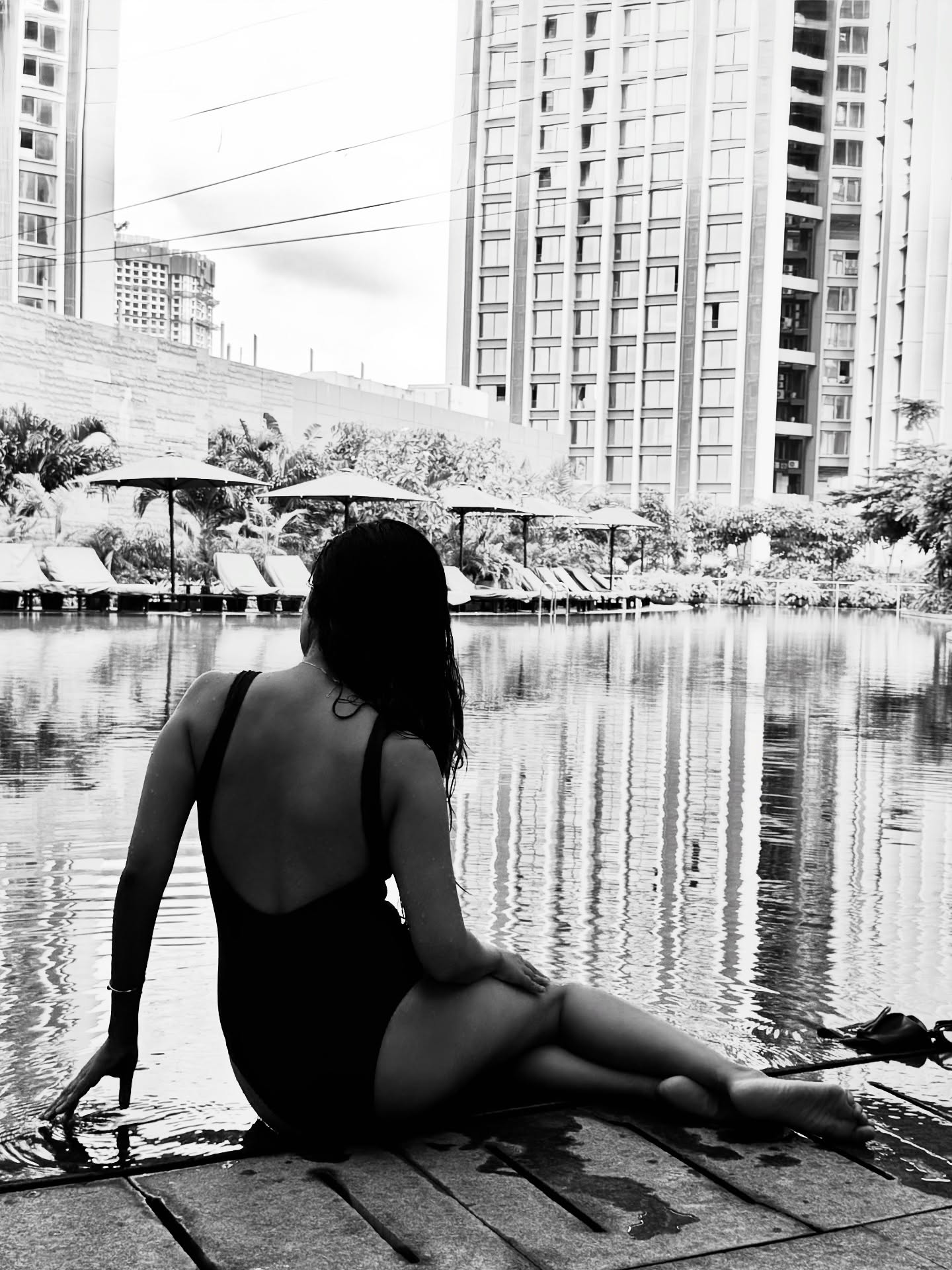 Anushka Sen Turns Water Into Glam With Her Bold Aura