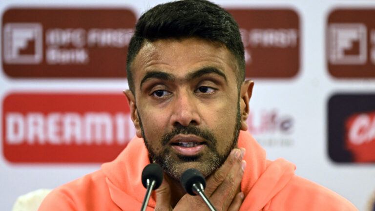 Ashwin and Washington Sundar trade talk