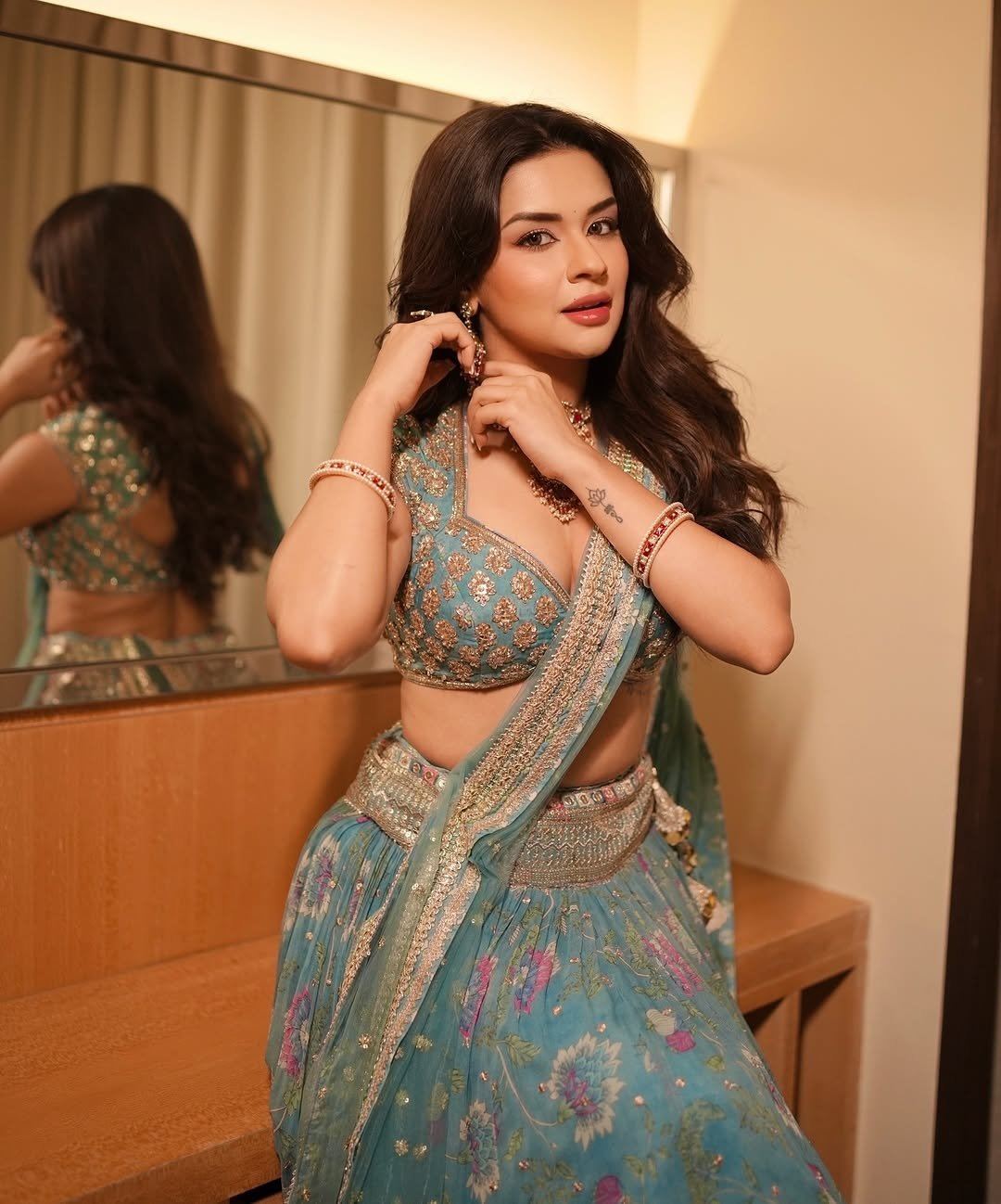 Avneet Kaur Modern Princess Look