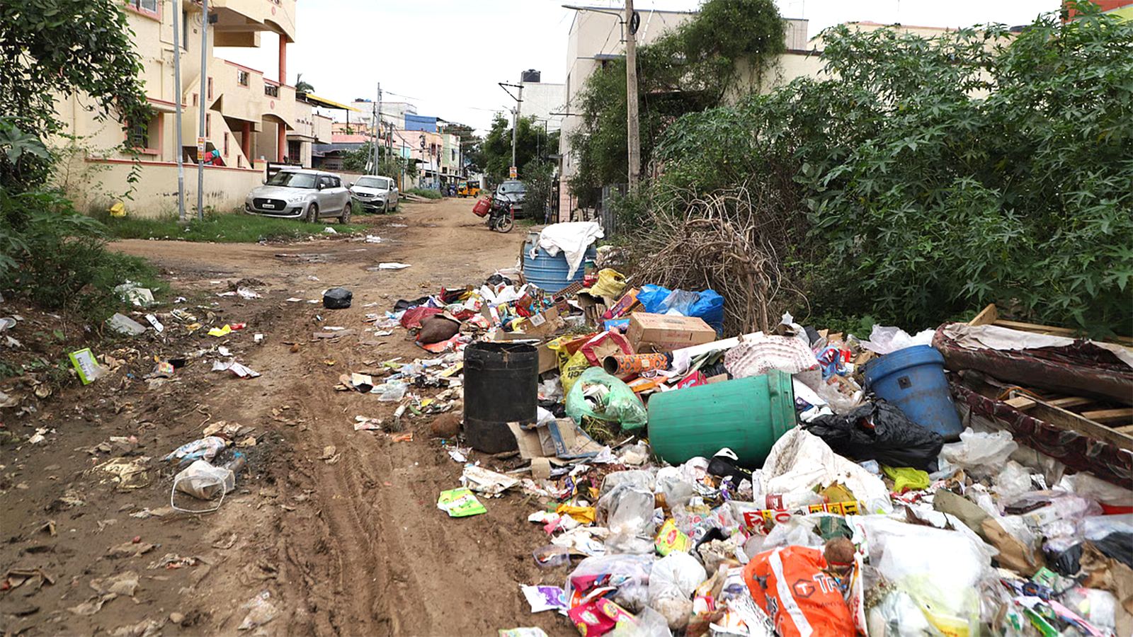Bengaluru marshals fine litter offenders Rs 2000