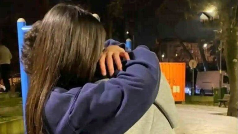 women seeking emotional comfort in Delhi
