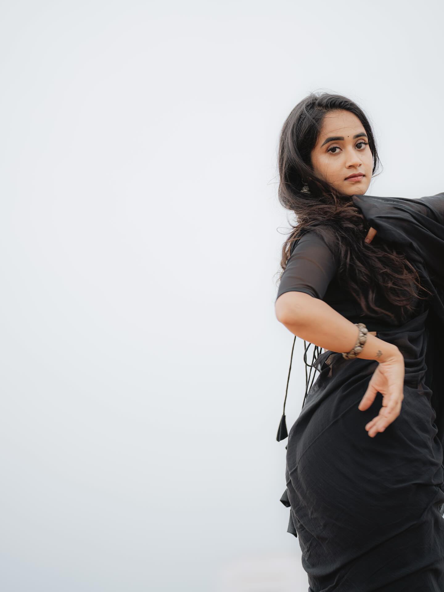 Deepthi Sunaina’s Ethereal Saree Photoshoot