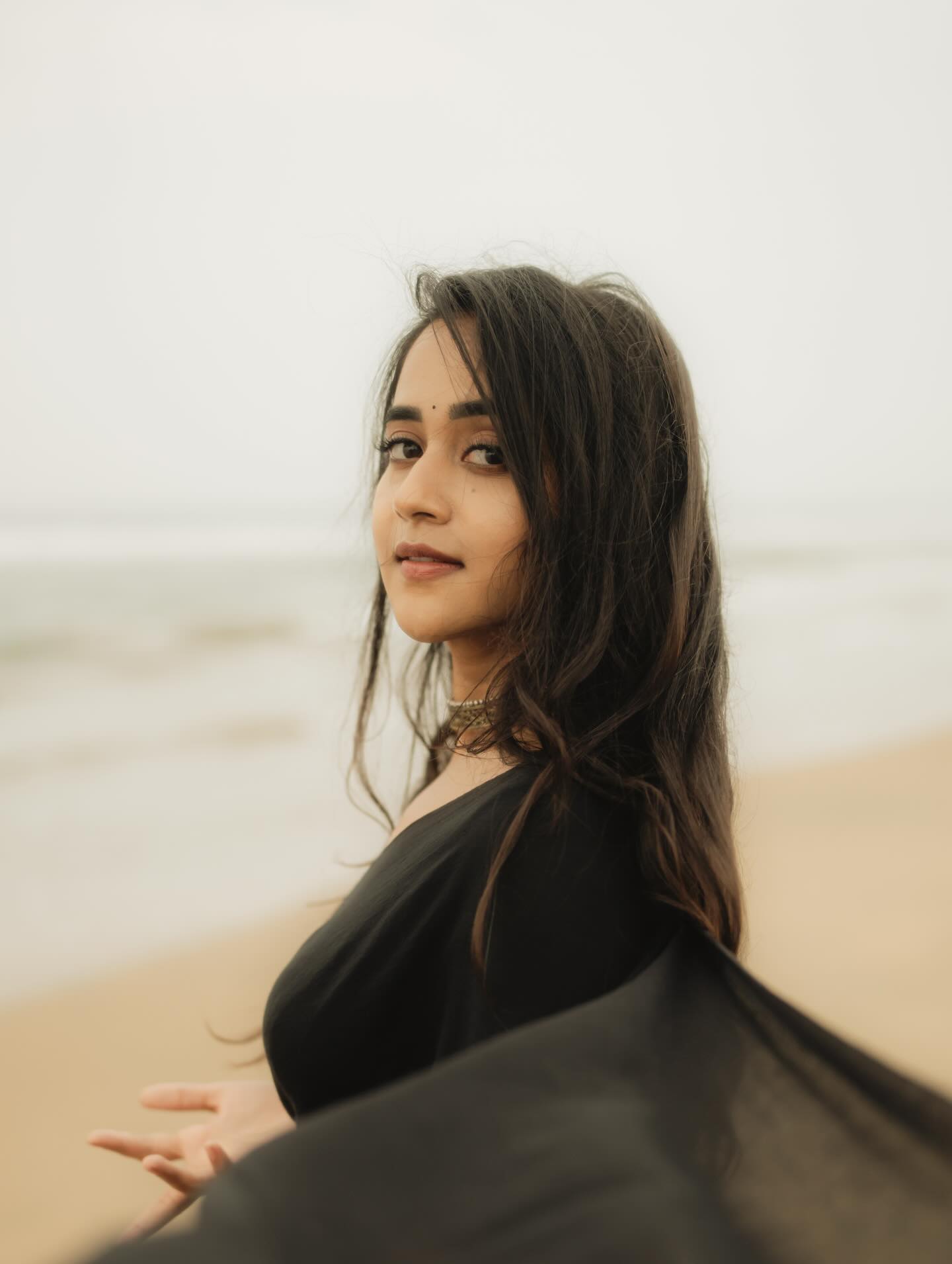 Deepthi Sunaina Flaunts Her Saree Style