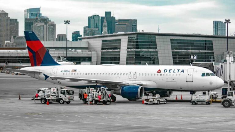 Delta Airlines flight returns to Los Angeles after odour