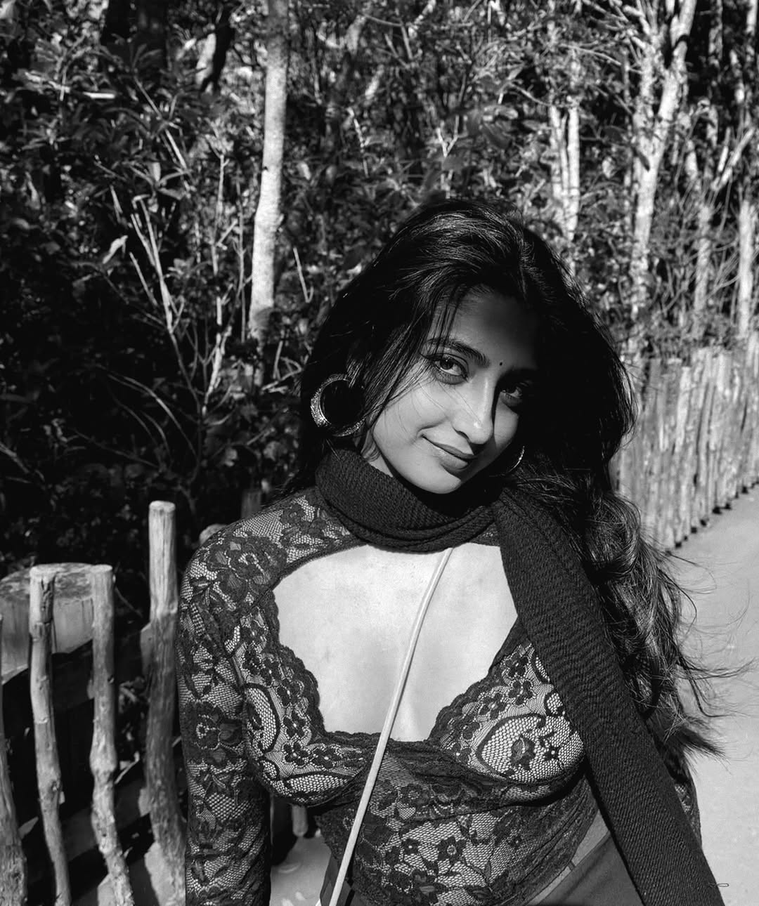 Drishtee Flaunts Curves In Hot Black Look