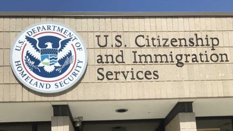 EB2 visa holder confused by USCIS update