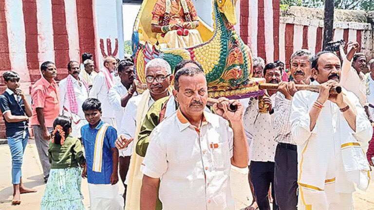 In Nandyal district, childhood friends of a late man united to organize his daughter’s wedding, proving true friendship never dies.