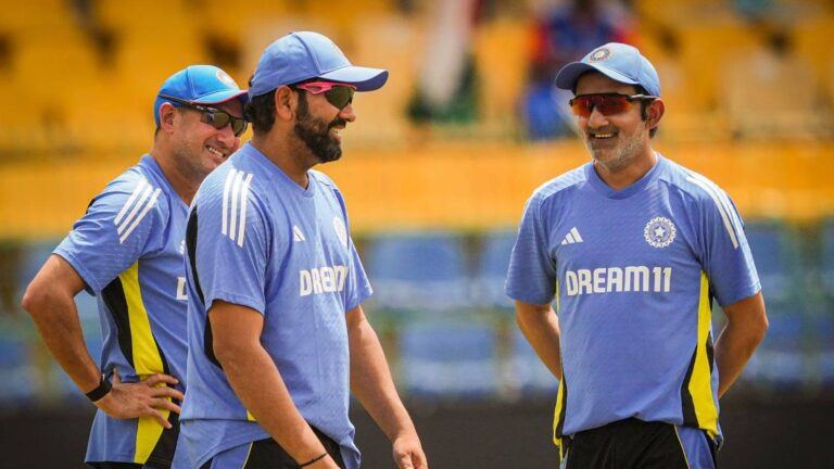 Gautam Gambhir jokes with Rohit Sharma