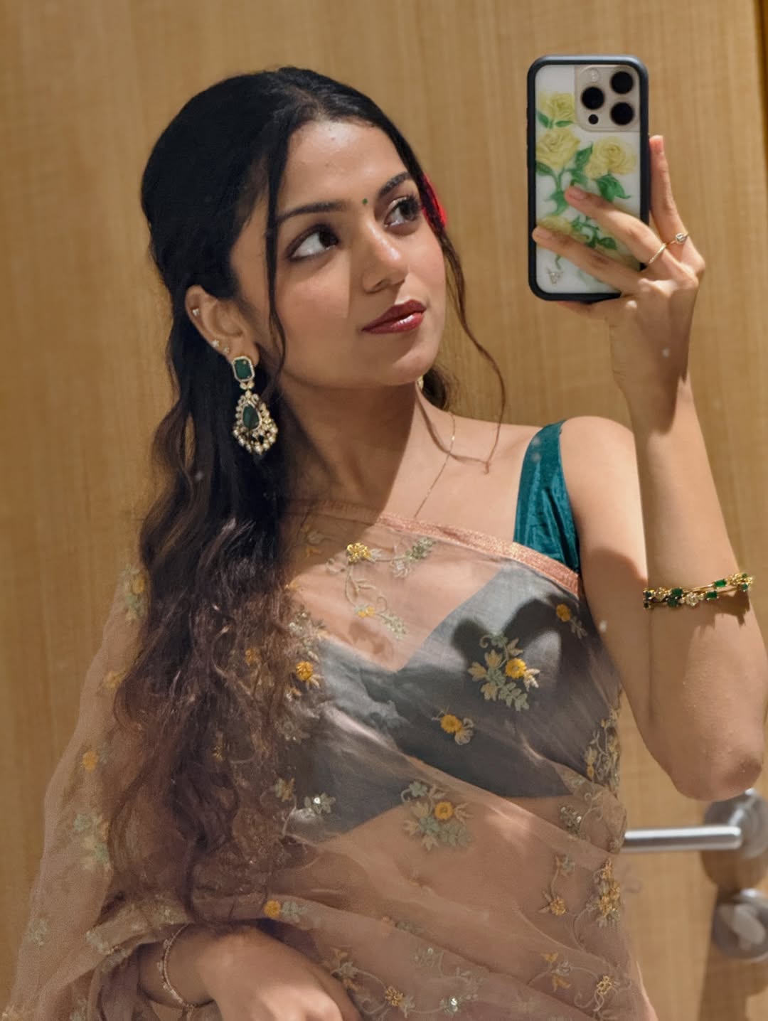 Hansika Krishna Chic Ethnic Saree Style