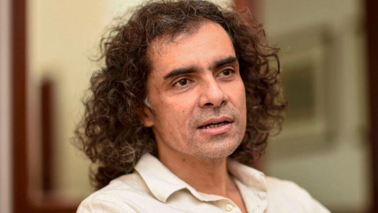 Imtiaz Ali with Diljit, Sharvari cast