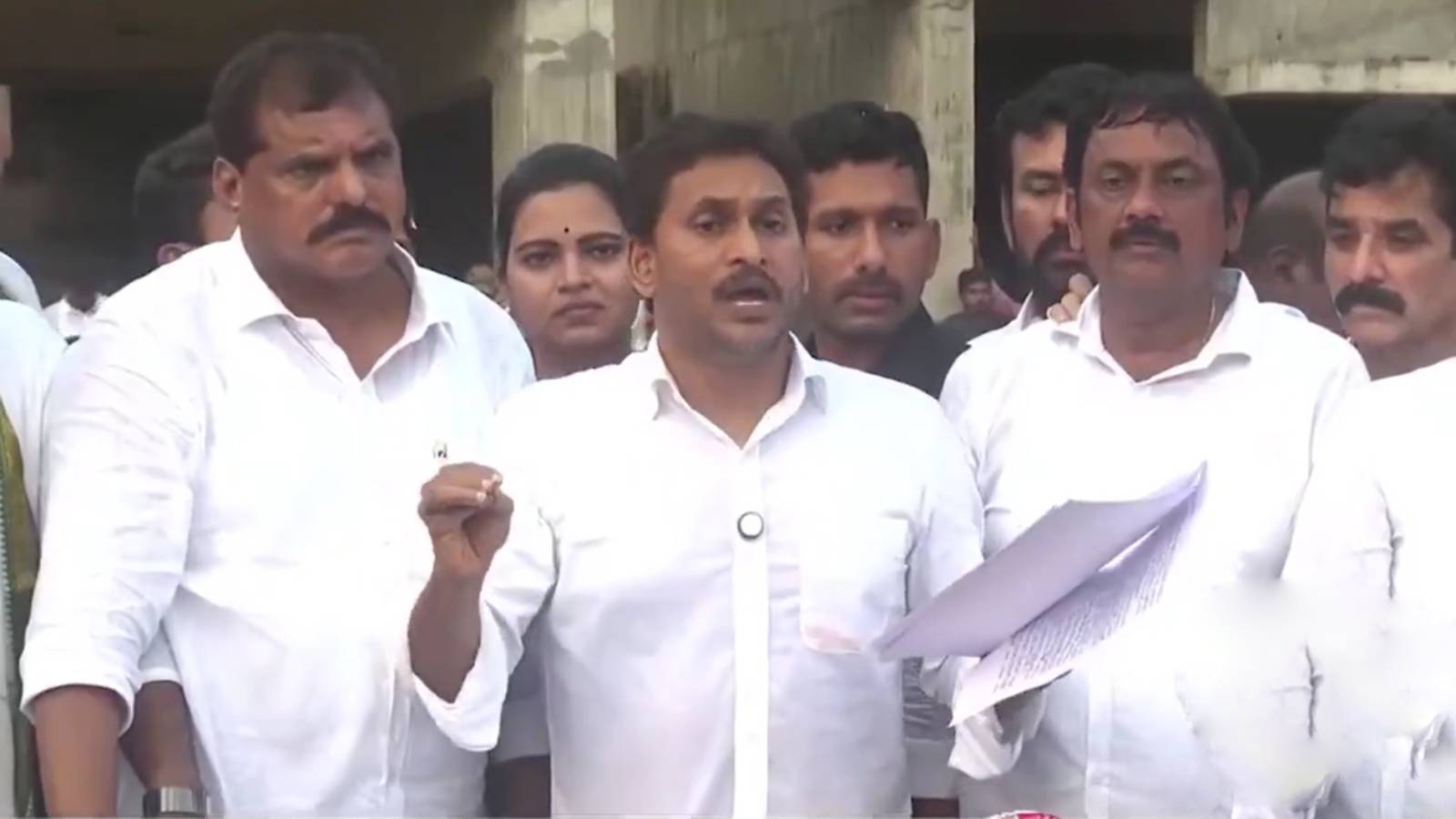 Jagan Mohan Reddy visits Narsipatnam Medical College