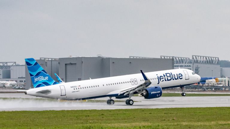 JetBlue passenger panic on aircraft