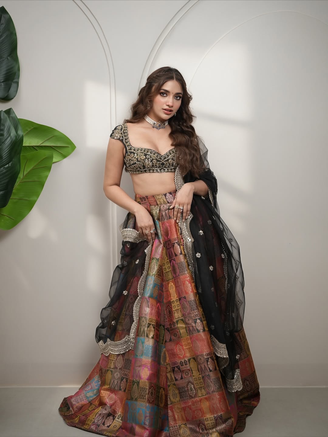 Jiyaa Shankar Dazzles In Luxe Ethnic Outfit