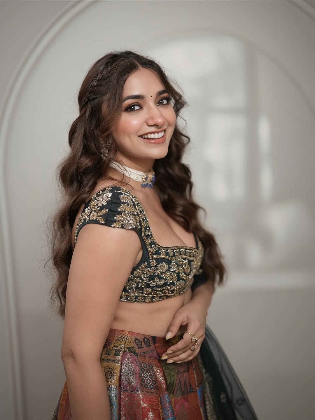 Jiyaa Shankar Flaunts Desi Chic In Style
