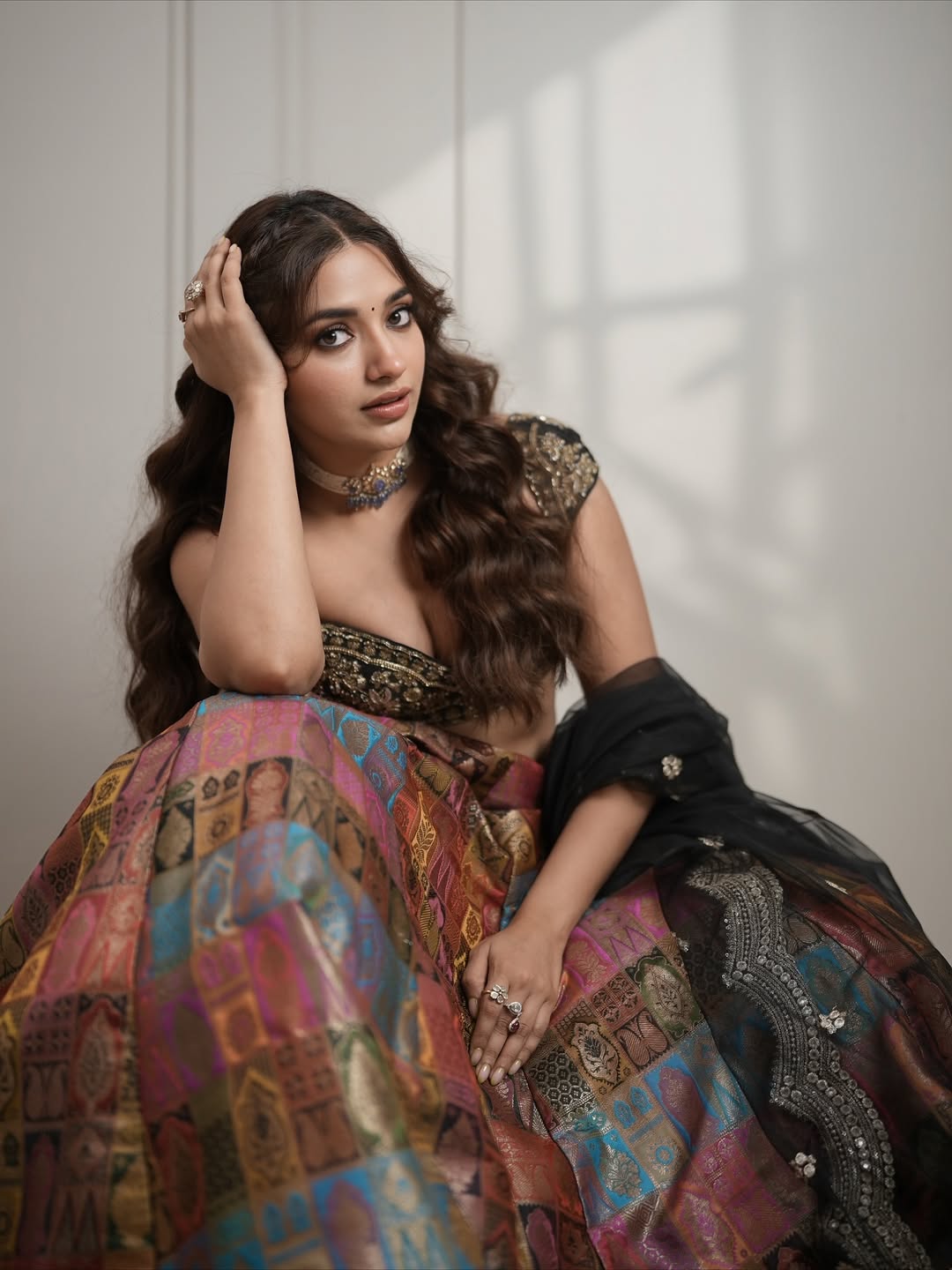 Jiyaa Shankar Poses In Black Gold Lehenga