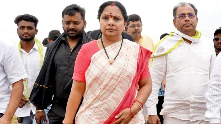 Kalvakuntla Kavitha during Janam Bata tour