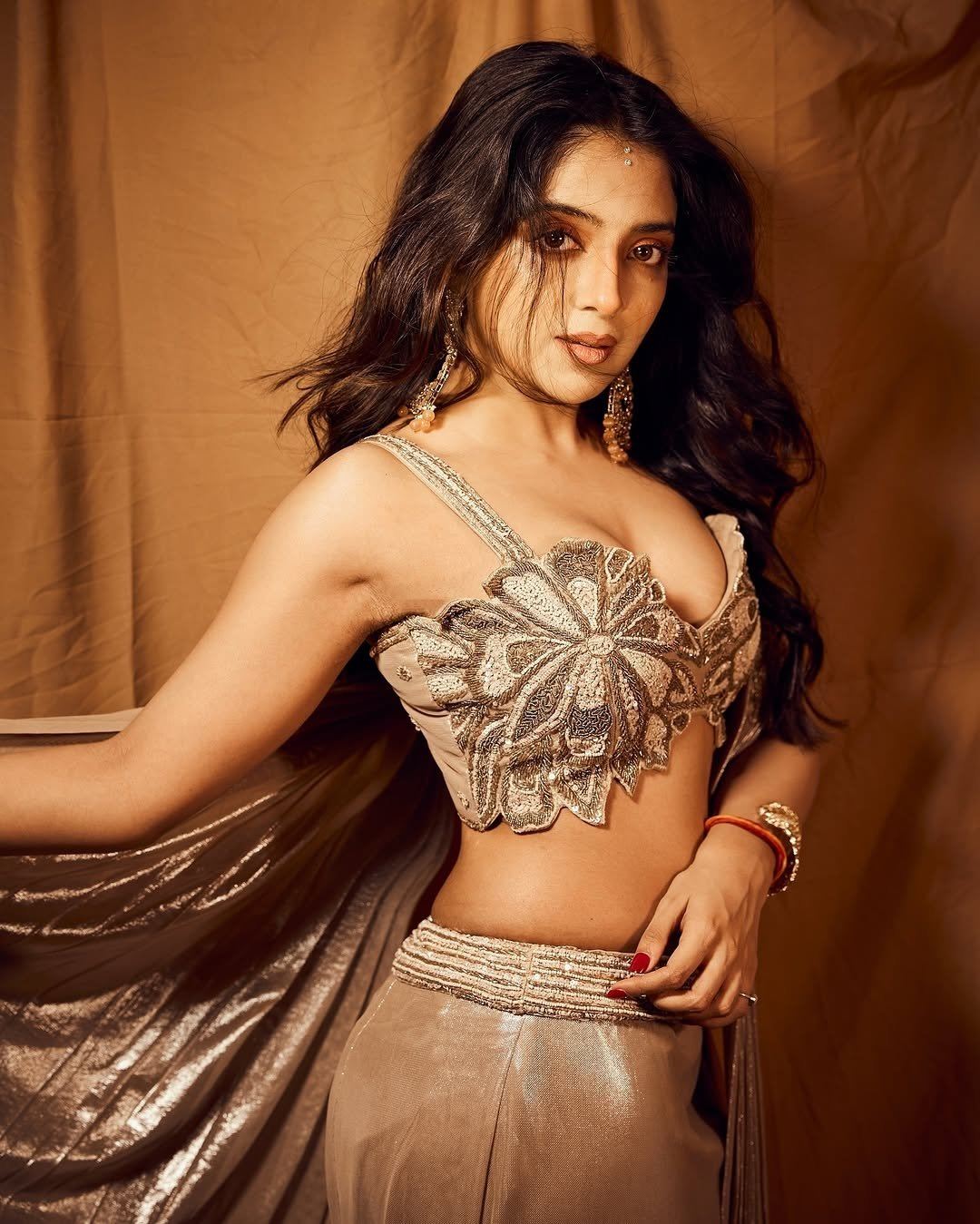 Khushi Dubey Sparkles In Golden Outfit