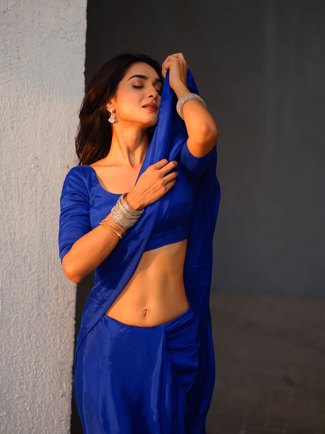 Kriitika Siingh Serves Cleavage And Curves In Blue