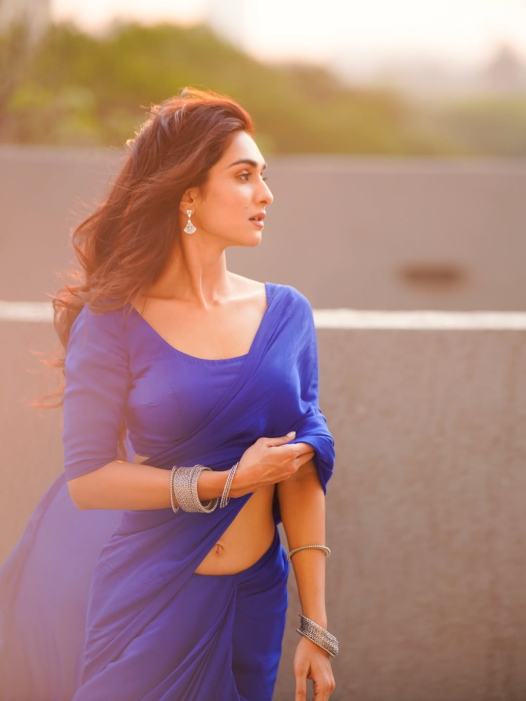 Kriitika Siingh Oozes Glam In Hot Blue Saree Look