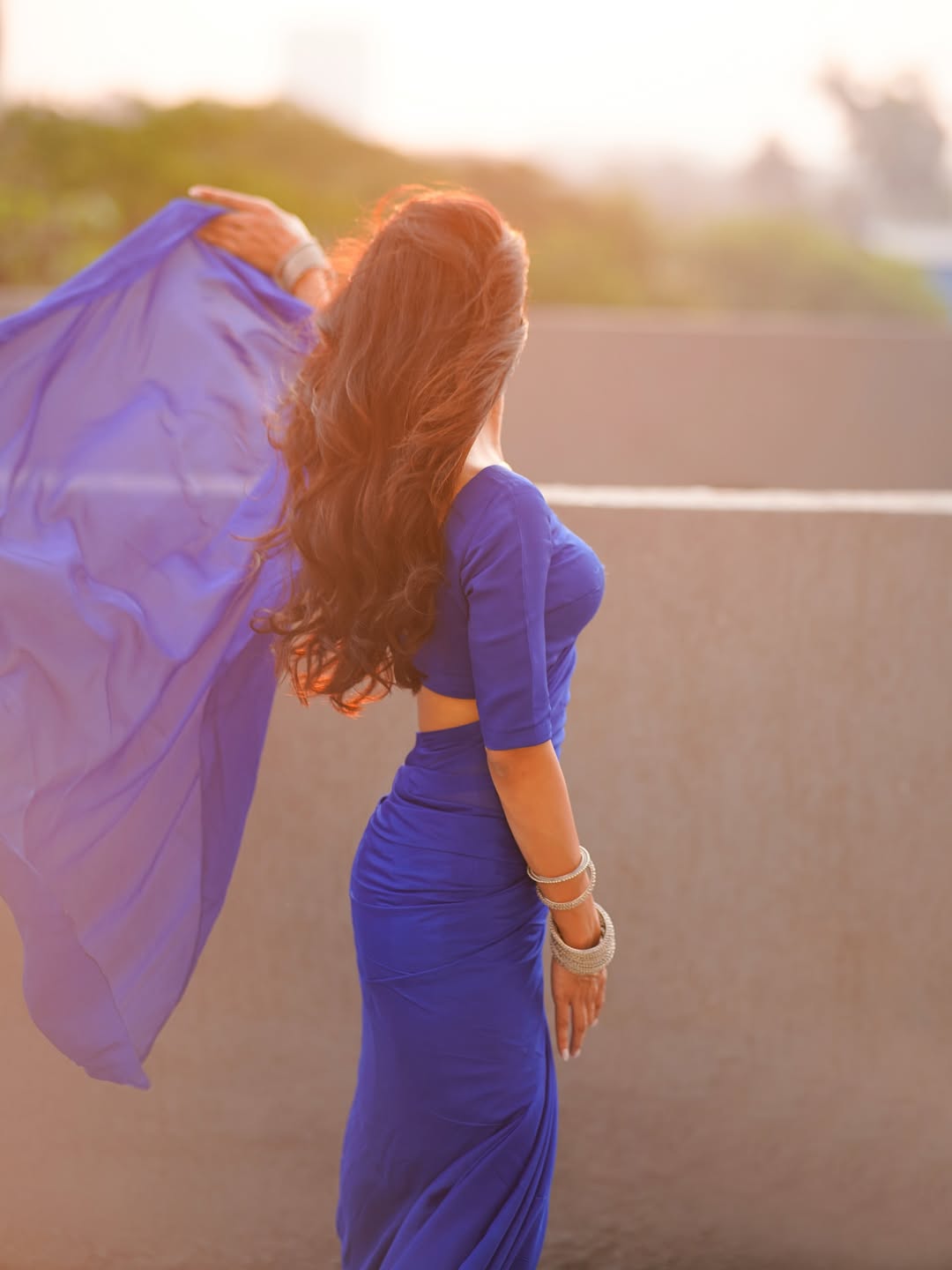 Kriitika Siingh Slays Curves In Fiery Saree Shoot