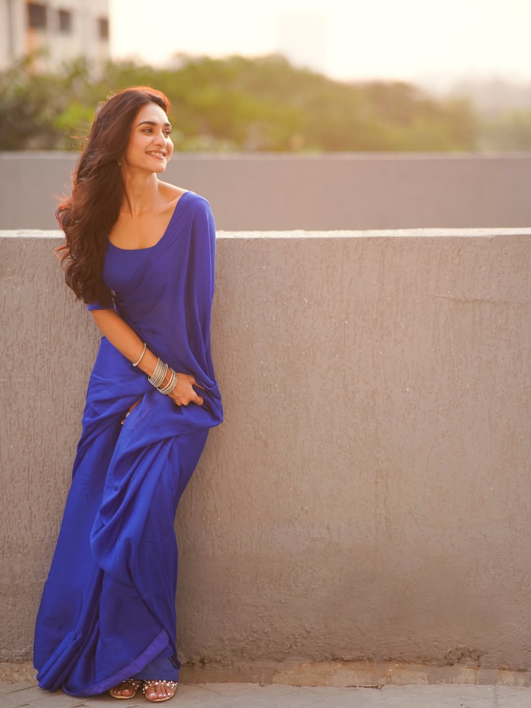 Kriitika Siingh Turns Heat Up In Bold Blue Saree