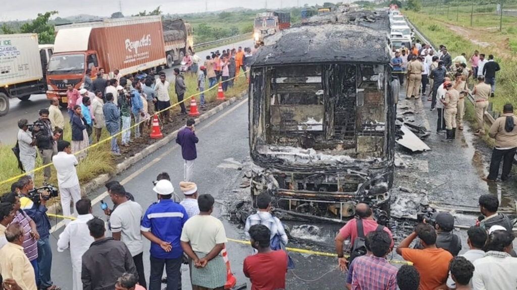 Kurnool bus fire accident on NH 44