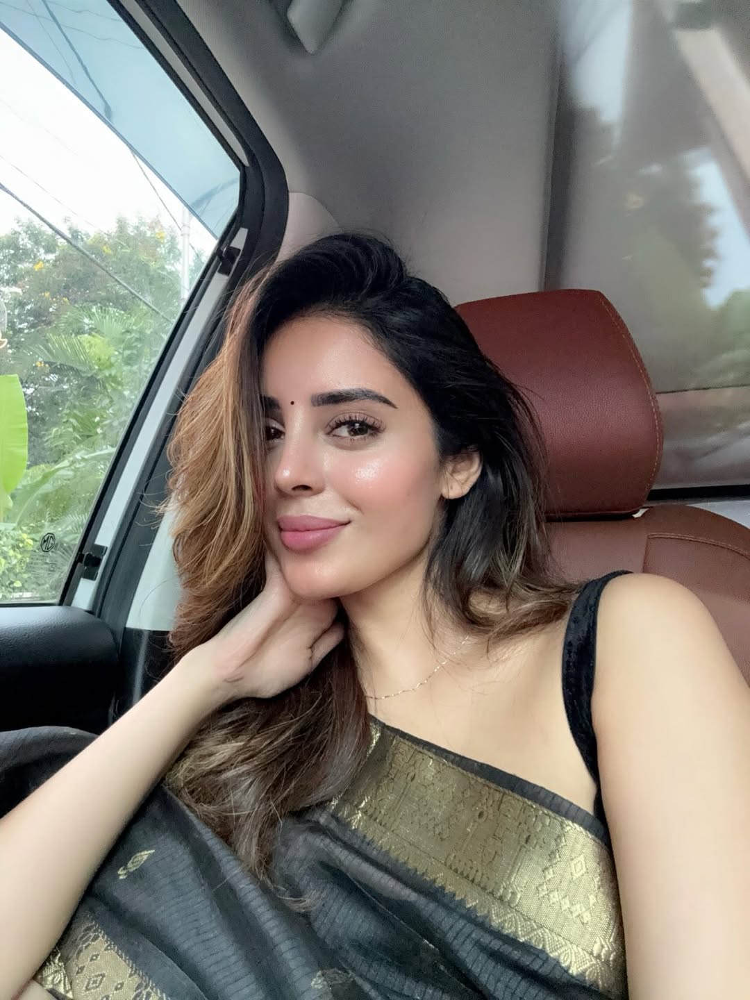 Kushitha Kallapu Stunning In Black Saree