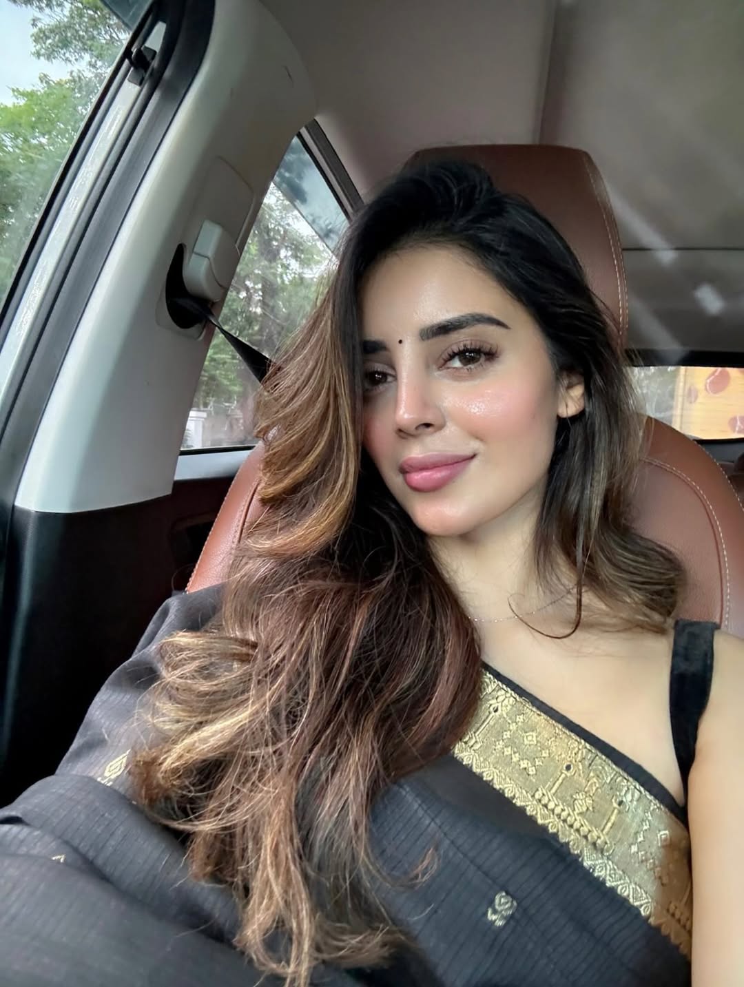 Kushitha Kallapu Radiant Saree Glam Look