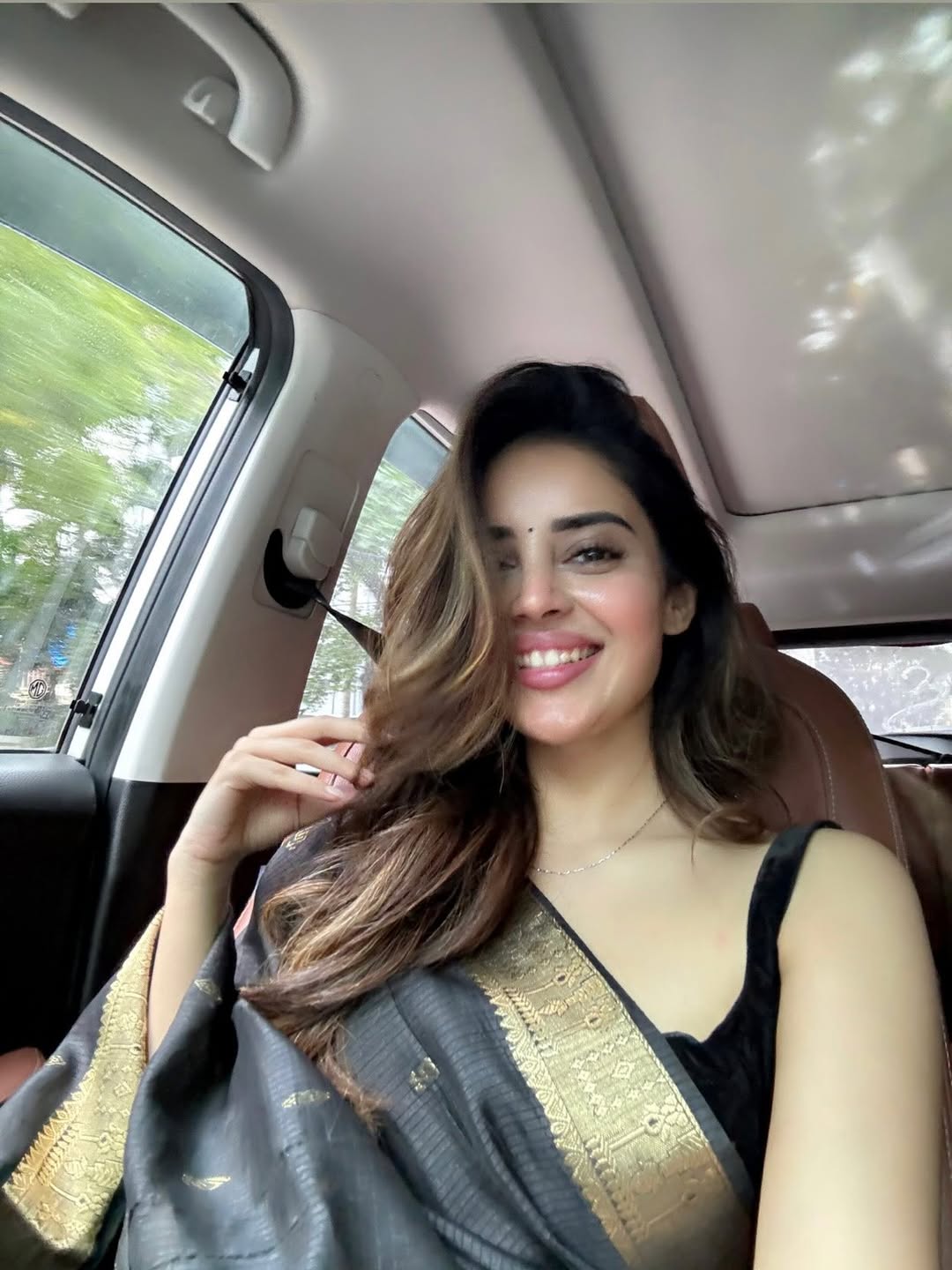 Kushitha Kallapu Shines In Golden Border Saree